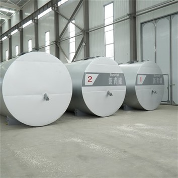 Zbiornik trzymający asfalt